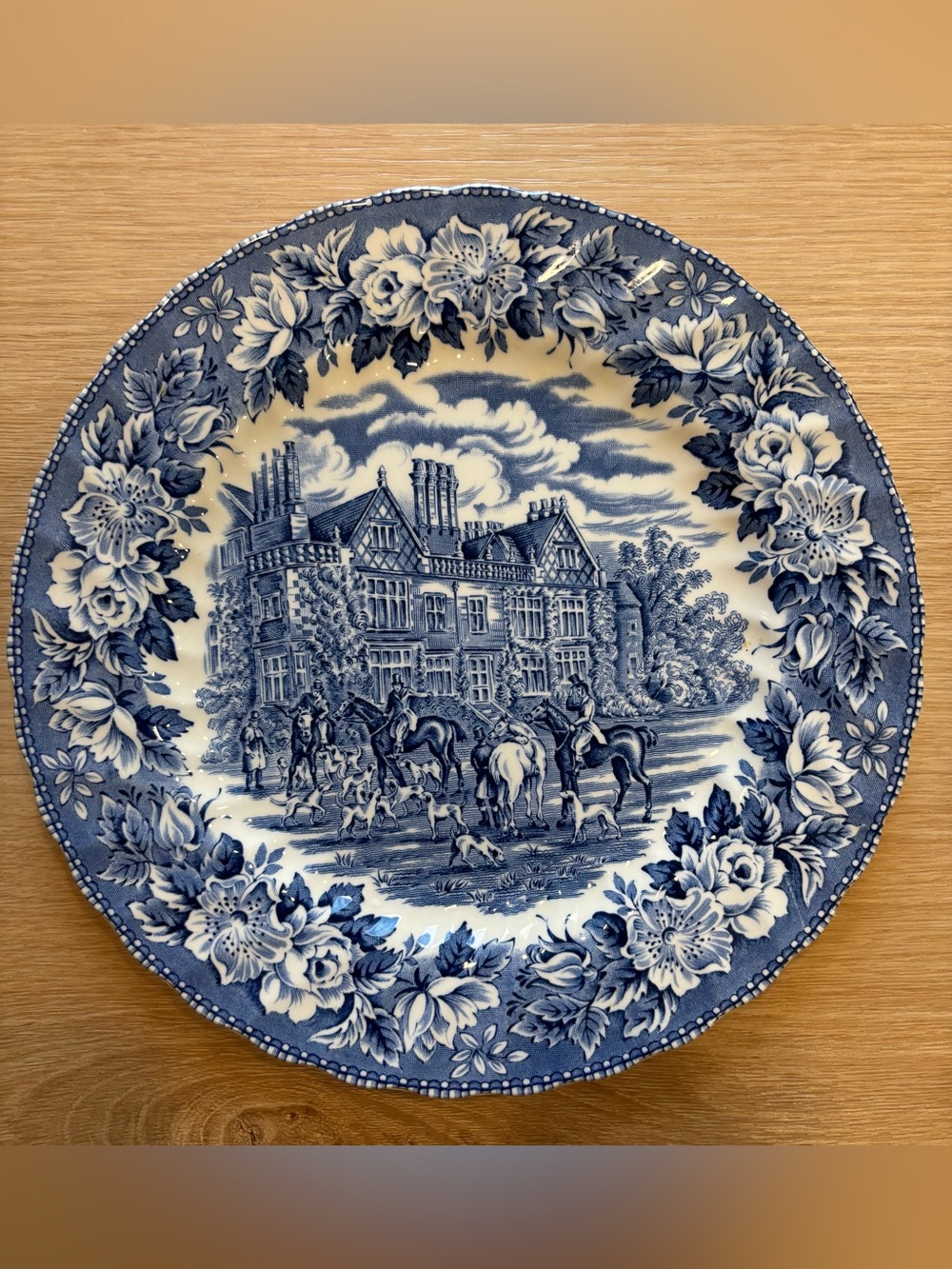90's Wood & Sons Blue and White English dinner plate size 10”x10”
